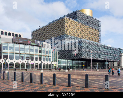 Bibliothek von Birmingham und Repertoire-Theater in Centenary Square. Entworfen von Francine Houben in Postmodern / High Tech-Stil Stockfoto