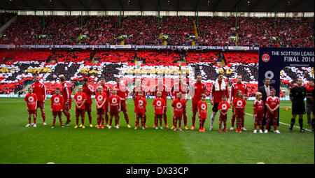 Glasgow, Schottland. 16. März 2014. Aberdeen-Team Line-up für den Scottish League Cup-Finale zwischen FC Aberdeen und Inverness Caledonian Thistle FC im Celtic Park. Aberdeen gewann 4: 2 im Elfmeterschießen. Bildnachweis: Aktion Plus Sport/Alamy Live-Nachrichten Stockfoto