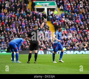 Glasgow, Schottland. 16. März 2014. Graeme Shinnie gelbe gekrempelt während der Scottish League Cup-Finale zwischen FC Aberdeen und Inverness Caledonian Thistle FC im Celtic Park. Aberdeen gewann 4: 2 im Elfmeterschießen. Bildnachweis: Aktion Plus Sport/Alamy Live-Nachrichten Stockfoto