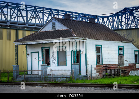 Ansicht von verlassenen Häusern in Algiers Point, einer beliebten Community innerhalb der Stadt New Orleans in Louisiana. Stockfoto