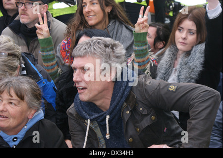 Bez 'Happy Mondays' besucht Barton Moos, unterstützen die Anti-Fracking-Demonstration Stockfoto