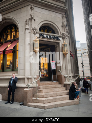 Wertaufbewahrungsmittel Jos. A. Bank Clothiers wird in Lower Manhattan in New York gesehen. Stockfoto