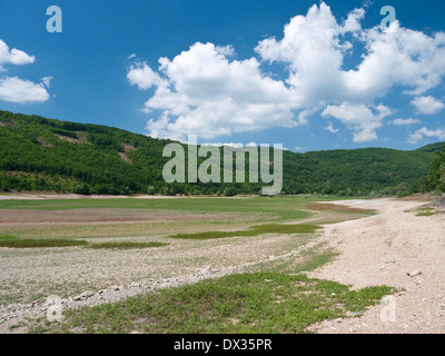 Die ausgetrockneten Bett des Sees Slatino, in der Nähe von Slatino Dorf, Kicevo, Mazedonien Stockfoto