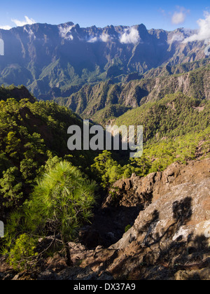 Die Caldera de Taburiente Landschaft, gesehen aus der Sicht der Mirador de Los Roques. Stockfoto