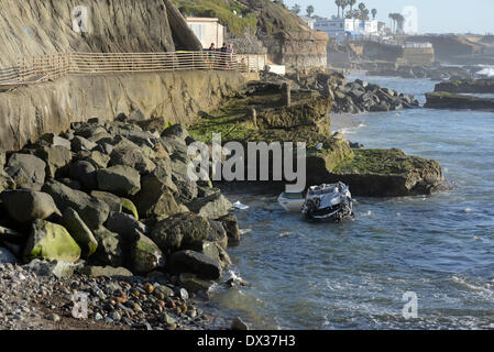 San Diego, USA. 16. März 2014. Ein Selbstmordversuch dieses Kia Automobil über ein Geländer in den Ozean in der Nähe von Sunset Cliffs, San Diego, California Kredit gesendet: Craig Eisenberg/Alamy Live News Stockfoto