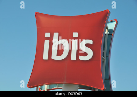 Ibis Hotel sign Issoire Puy-de-Dome Massif-Central Auvergne Frankreich Stockfoto