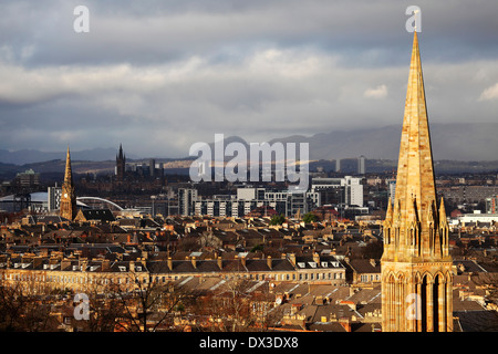 Die Gotik Bibliothek der University of Glasgow, entworfen von Gilbert Scott, in Glasgow, Schottland. Stockfoto