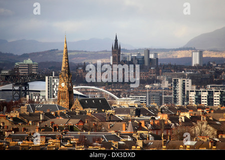 Die Gotik Bibliothek der University of Glasgow, entworfen von Gilbert Scott, in Glasgow, Schottland. Stockfoto