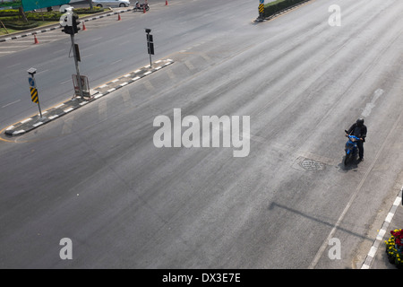 Leere Bangkok Straßen mit wenig Verkehr Stockfoto