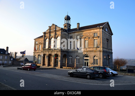 Rathaus von Domfront, (Orne, Normandie, Frankreich). Stockfoto