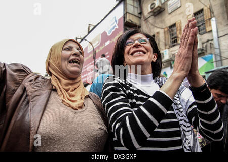 Ramallah, Palästinensische Gebiete. 17. März 2014. 17. März 2014 - Ramallah, Westjordanland, Palästina - Palästinenserin Fatah-Anhänger während einer Kundgebung zur Unterstützung der Abbas in der Westbank Ramallah 17. März 2014. Mit Pessimismus über die Zukunft des Nahost-Friedensgespräche wächst wird US-Präsident Barack Obama am Montag zu versuchen, die Blockade zu brechen Abbas in Washington treffen. Bildnachweis: Abdalkarim Museitef/NurPhoto/ZUMAPRESS.com/Alamy Live-Nachrichten Stockfoto