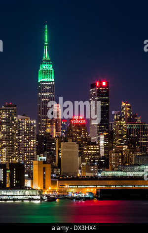 Empire State Building bei Nacht Stockfoto