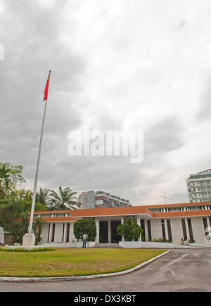 Kuala Lumpur. 18. März 2014. Foto aufgenommen am 18. März 2014 zeigt die chinesische Botschaft in Malaysia, Kuala Lumpur. Kein Passagier vom chinesischen Festland an Bord der fehlenden MH370 Flug könnte Entführung oder Terror-Angriff beteiligt sein chinesischer Botschafter in Malaysia, sagte am Dienstag. Zuverlässigkeitsüberprüfung auf alle Passagiere vom chinesischen Festland keine Beweise zur Untermauerung dieser Verdacht gefunden hat, sagte Huang Huikang. Bildnachweis: He Jingjia/Xinhua/Alamy Live-Nachrichten Stockfoto