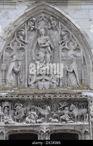 Detail der spätgotischen Carven auf die Kapelle von Saint-Hubert in Château d'Amboise, in Frankreich, wo Leonardo da Vinci begraben wurde. Stockfoto