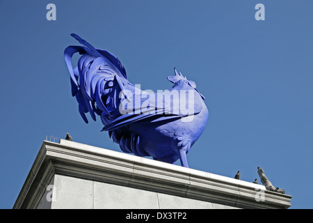 Die blauer Hahn-Statue auf dem vierten Sockel in Trafalgar Square in London Stockfoto