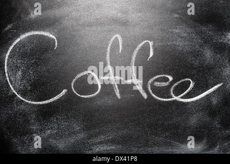Handschriftliche Nachricht an einer Schule Tafel schreiben Konzept Inschrift, Kommunikation Nachrichtentitel Kaffee Stockfoto