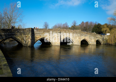 Die Brücke, die den Fluss Wye in Bakewell, Derbyshire, England UK überquert. Stockfoto