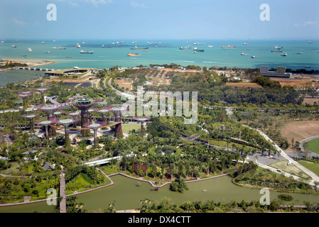 Luftaufnahme des Gartens durch die Bucht und die Marina Bay, Singapur Stockfoto