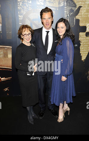 Una Stubbs, Lara Pulver und Benedict Cumberbatch, bei dem Specsavers Crime-Thriller Awards 2012 statt im Grovsenor Hotel, Park Lane. London, England-18.10.12 mit: Una Stubbs, Lara Pulver und Benedict Cumberbatch, wo: London, Vereinigtes Königreich bei: 18. Oktober 2012 Stockfoto