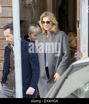 Eva Herzigova mit ihrem Partner, Gregorio Marsiaj und Familie Blick auf ein Gebäude-Projekt mit: Eva Herzigova Where: Prag Stockfoto