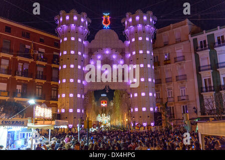 Valencia, Spanien. 17. März 2014. "Von Tür zu Tür" zeigt das 800.000 LED Licht-Projekt für "Sueca Literato Azorin" eine anspruchsvolle und einzigartige Choreographie aus Licht, Farbe und Klang. Bildnachweis: Matthi/Alamy Live-Nachrichten Stockfoto