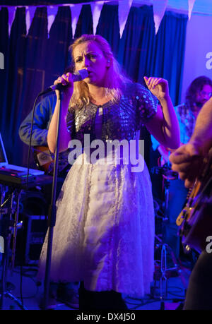 Charlotte Church Durchführung bei Dempseys während SWN Festival 2012 - Day One Cardiff, Wales - 18.10.12 Featuring: Charlotte Churc Stockfoto