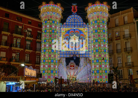 Valencia, Spanien. 17. März 2014. "Von Tür zu Tür" zeigt das 800.000 LED Licht-Projekt für "Sueca Literato Azorin" eine anspruchsvolle und einzigartige Choreographie aus Licht, Farbe und Klang. Bildnachweis: Matthi/Alamy Live-Nachrichten Stockfoto