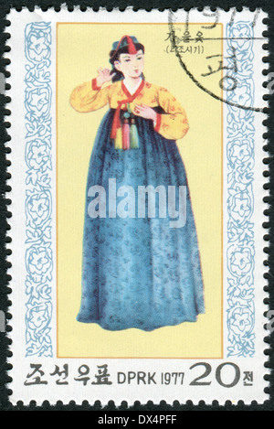 Nordkorea - CIRCA 1977: Briefmarke gedruckt in Nordkorea, Herbst Nationaltracht zeigt der Li-Dynastie, ca. 1977 Stockfoto