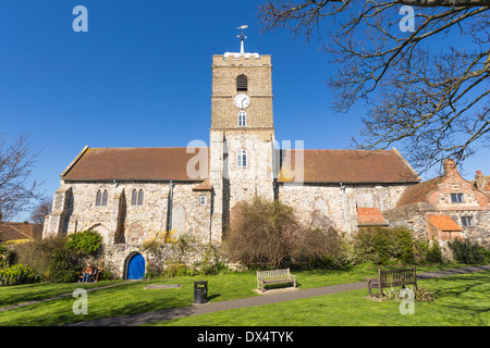 St Peter Kirche Sandwich Kent im Frühjahr Stockfoto