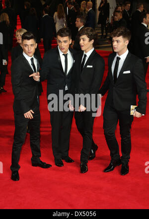 Jamie Hamblett, George Shelley, Josh Cuthbert, Jaymi Hensley von Union J James Bond Skyfall Weltpremiere statt an der Royal Albert Hall - Ankünfte London, England - 23.10.12 wo: London, Vereinigtes Königreich bei: 23. Oktober 2012 Stockfoto