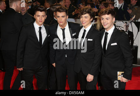 Jamie Hamblett, George Shelley, Josh Cuthbert, Jaymi Hensley von Union J James Bond Skyfall Weltpremiere statt an der Royal Albert Hall - Ankünfte London, England - 23.10.12 wo: London, Vereinigtes Königreich bei: 23. Oktober 2012 Stockfoto