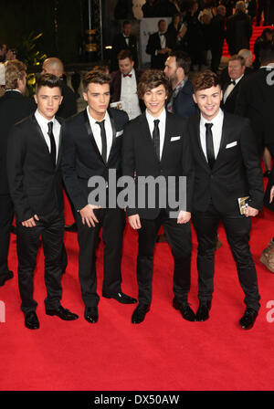 Jamie Hamblett, George Shelley, Josh Cuthbert, Jaymi Hensley von Union J James Bond Skyfall Weltpremiere statt an der Royal Albert Hall - Ankünfte London, England - 23.10.12 wo: London, Vereinigtes Königreich bei: 23. Oktober 2012 Stockfoto