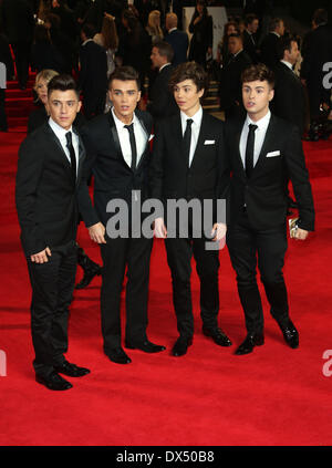 Jamie Hamblett, George Shelley, Josh Cuthbert, Jaymi Hensley von Union J James Bond Skyfall Weltpremiere statt an der Royal Albert Hall - Ankünfte London, England - 23.10.12 wo: London, Vereinigtes Königreich bei: 23. Oktober 2012 Stockfoto