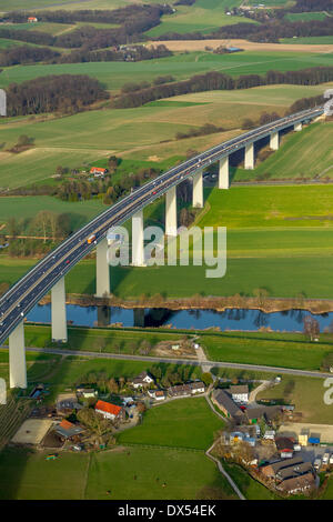 Luftaufnahme, Mintarder Ruhrtalbrücke Brücke über die Ruhr-Tal, Ruhr, Autobahn A52, Mülheim an der Ruhr, Region Ruhrgebiet Stockfoto