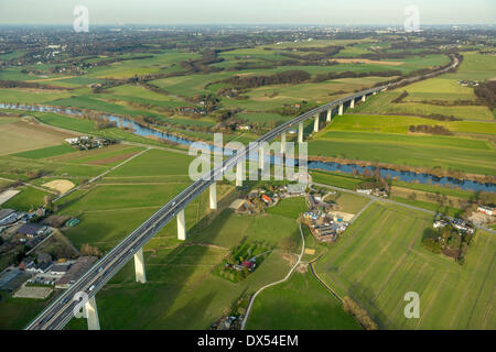 Luftaufnahme, Mintarder Ruhrtalbrücke Brücke über die Ruhr-Tal, Ruhr, Autobahn A52, Mülheim an der Ruhr, Region Ruhrgebiet Stockfoto