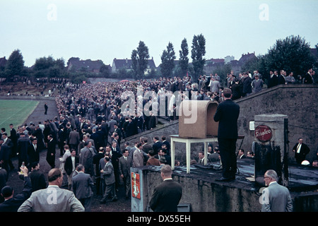 Fußball, Regionalliga West 1964/1965, Stadion bin insgesamt, Eintracht Gelsenkirchen vs. Alemannia Aachen 2:0, Besucher, Stadion, Fußball-fans Stockfoto