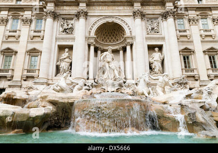 Trevi-Brunnen, die Fontana di Trevi, entworfen von Nicola Salvi erbaut 1732-1762, späten Barock, Rom, Latium, Italien Stockfoto