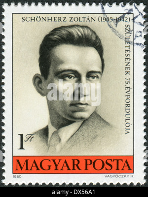 Ungarn - CIRCA 1980: Briefmarke gedruckt in Ungarn, Porträt Schnoeherz Zoltan, antifaschistische Märtyrer, ca. 1980 Stockfoto
