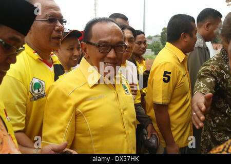 Jakarta, DKI Jakarta, Indonesien. 18. März 2014. Vorsitzender der Partei Golkar, Aburizal Bakrie aka ARB, die während einer legislativen Kampagne Tour in Jakarta für das Präsidentenamt für die Partei Golkar ausgeführt wird. 18. März 2014. Indonesien, die weltweit größte mehrheitlich muslimischen Nation mit 250 Millionen Menschen hält gesetzgebende Wahlen im April und einen neuen Präsidenten wählen, im Juli, mit 180 Millionen Wähler teilnehmen. Jefri Widder/Zuma Draht Credit: Jeff Aries/ZUMAPRESS.com/Alamy Live-Nachrichten Stockfoto