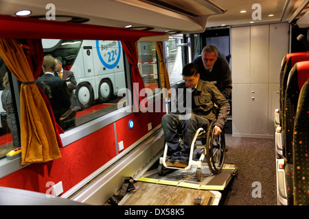 Berlin, Deutschland, Fern-Busse für Rollstuhlfahrer Stockfoto