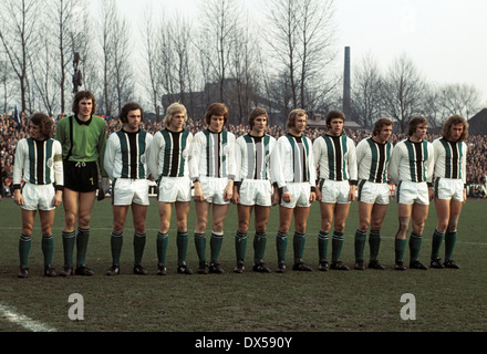 Fußball, DFB-Pokal 1973/1974, Viertelfinale, Lohrheide-Stadion, SG Wattenscheid 09 vs. Hamburger SV 0:1 n. Team erschossen, Wattenscheid, v.l.n.r.: Juergen Jendrossek, Torwart Manfred Behrendt, Bernd Graewe, Hannes Bongartz, Ewald Hammes, Rudi Klimke, Reinh Stockfoto