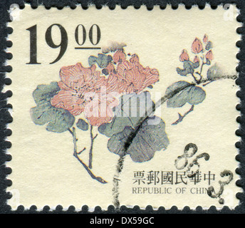 TAIWAN - ca. 1995: Briefmarke gedruckt in Taiwan zeigt, Holzschnitzerei Ming-Dynastie, Pfingstrose Blume, ca. 1995 Stockfoto