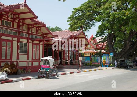 Hua Hin Bahnhof eines historischen Thai Gebäudes in Thailand Stockfoto