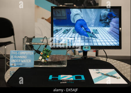 London, UK. 18. März 2014. Eintauchen-Lösungen von HzO auf dem Display an der Wearable Technology Conference bei Olympia in London Credit: Piero Cruciatti/Alamy Live News Stockfoto