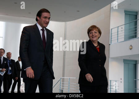 Berlin, Deutschland. 18. März 2014. Die Bundeskanzlerin erhält der portugiesische Ministerpräsident Pedro Passos Coelho in das Kanzleramt in Berlin zu einem Meinungsaustausch im kleinen Kreis. Es werden Probleme behandelt, die bilateralen Beziehungen wie aktuelle europäische und internationale Wirtschaftspolitik waren. / Bild: Pedro Passos Coelho, portugiesischer Ministerpräsident und Bundeskanzlerin Angela Merkel Credit: Reynaldo Chaib Paganelli/Alamy Live News Stockfoto