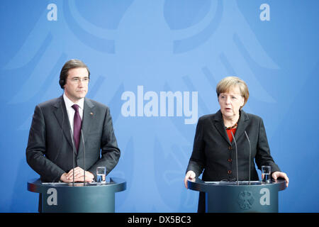 Berlin, Deutschland. 18. März 2014. Die Bundeskanzlerin erhält der portugiesische Ministerpräsident Pedro Passos Coelho in das Kanzleramt in Berlin zu einem Meinungsaustausch im kleinen Kreis. Es werden Probleme behandelt, die bilateralen Beziehungen wie aktuelle europäische und internationale Wirtschaftspolitik waren. / Bild: Pedro Passos Coelho, portugiesischer Ministerpräsident und Bundeskanzlerin Angela Merkel Credit: Reynaldo Chaib Paganelli/Alamy Live News Stockfoto