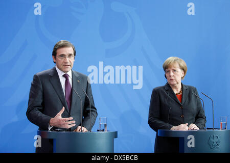 Berlin, Deutschland. 18. März 2014. Die Bundeskanzlerin erhält der portugiesische Ministerpräsident Pedro Passos Coelho in das Kanzleramt in Berlin zu einem Meinungsaustausch im kleinen Kreis. Es werden Probleme behandelt, die bilateralen Beziehungen wie aktuelle europäische und internationale Wirtschaftspolitik waren. / Bild: Pedro Passos Coelho, portugiesischer Ministerpräsident und Bundeskanzlerin Angela Merkel Credit: Reynaldo Chaib Paganelli/Alamy Live News Stockfoto