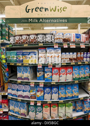 Bio-Milch-Alternativen-Display, Publix Supermarkt in Flagler Beach, Florida Stockfoto