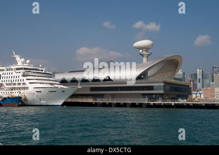 Die neue Hong Kong Cruise Liner Terminal eröffnet im Oktober 2013. Er ist auf der Start- und Landebahn des alten Kai Tak airport gebaut worden. Stockfoto