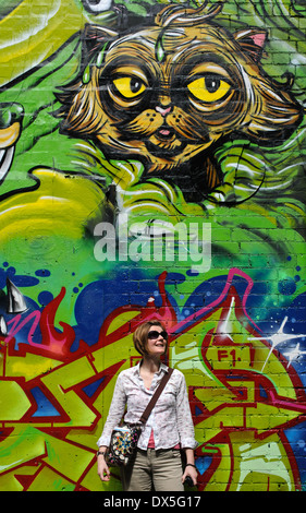 Die Graffiti bedeckt Wände des berühmten Melbourne Gassen. Melbourne, Australien. Stockfoto